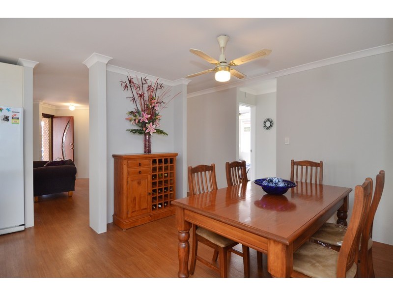 10 Monash Circle, Marangaroo WA 6064