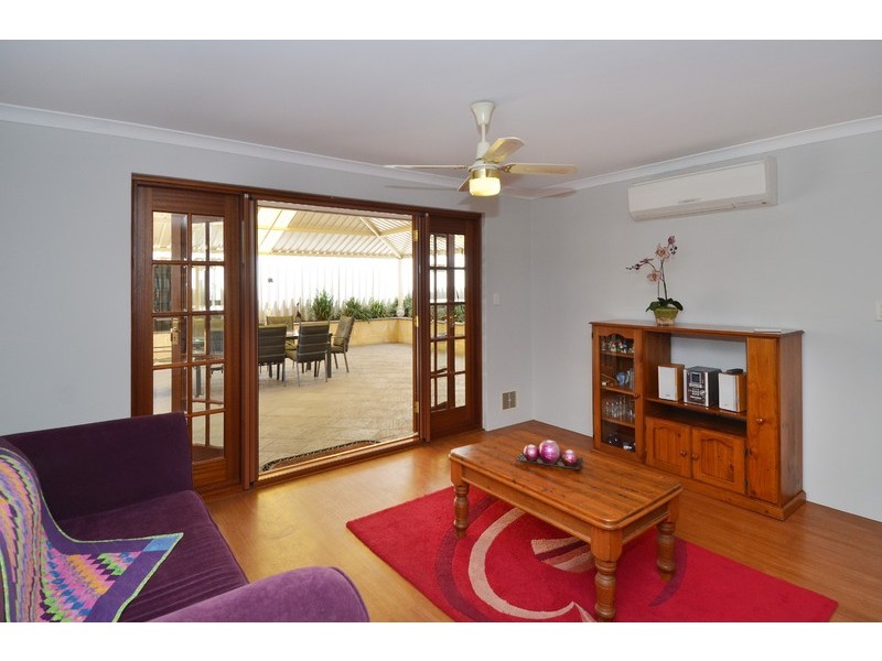 10 Monash Circle, Marangaroo WA 6064