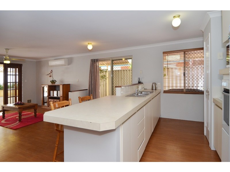 10 Monash Circle, Marangaroo WA 6064