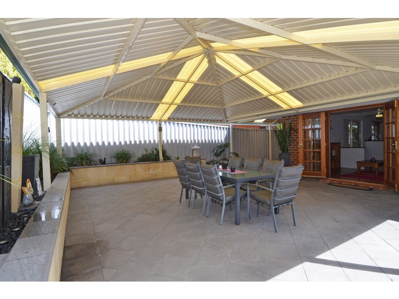 10 Monash Circle, Marangaroo WA 6064