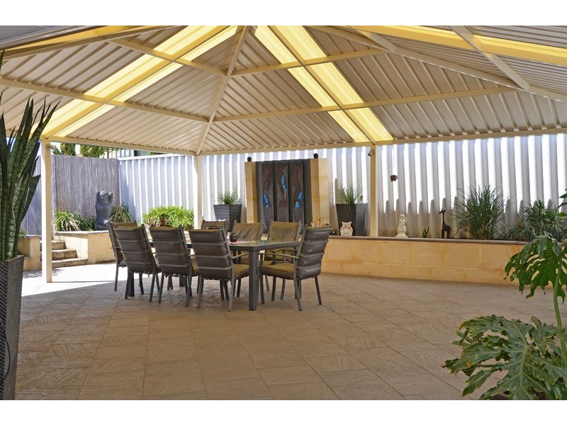 10 Monash Circle, Marangaroo WA 6064