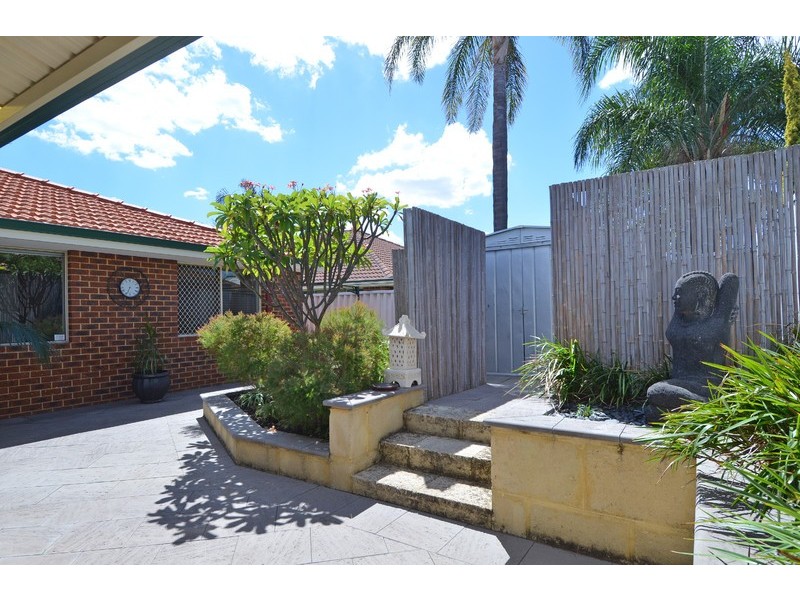 10 Monash Circle, Marangaroo WA 6064