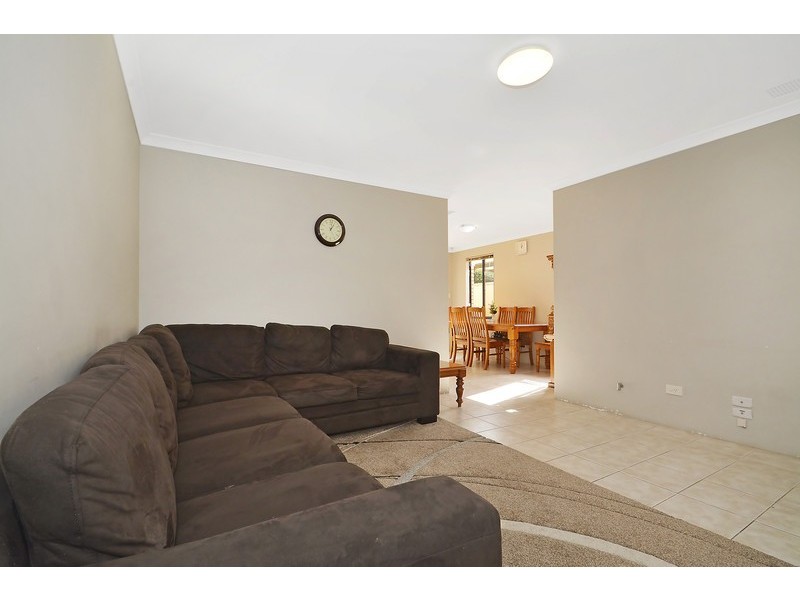 111 Hillcrest Road, Alexander Heights WA 6064