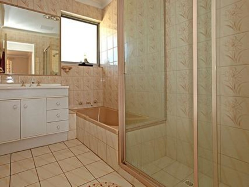 4 Gibb Crescent, Westminster WA 6061