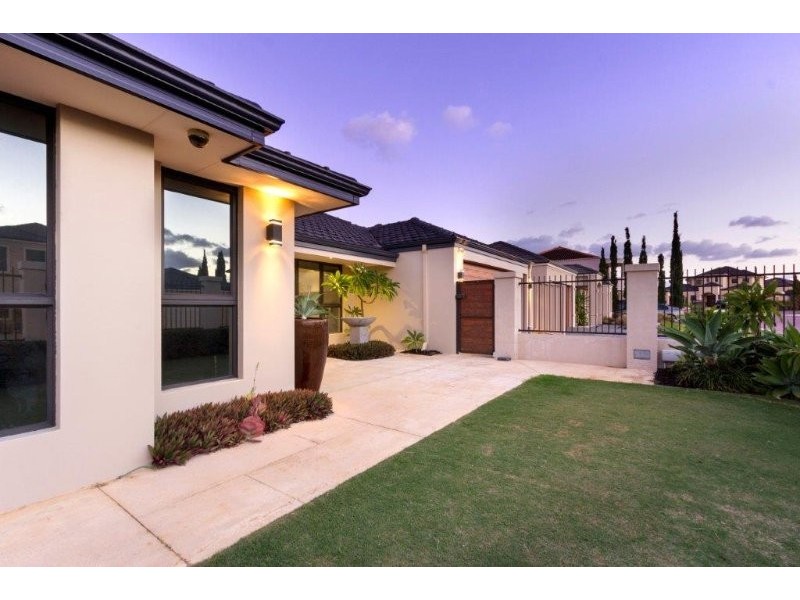 1 Whitewater Lookout, Iluka WA 6028