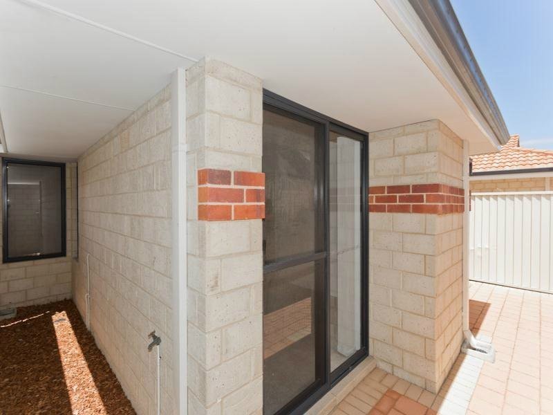 8 Love Street, Cloverdale WA 6105