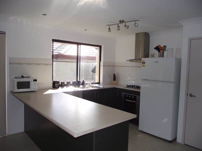 8 Boldwood Road, Banksia Grove WA 6031