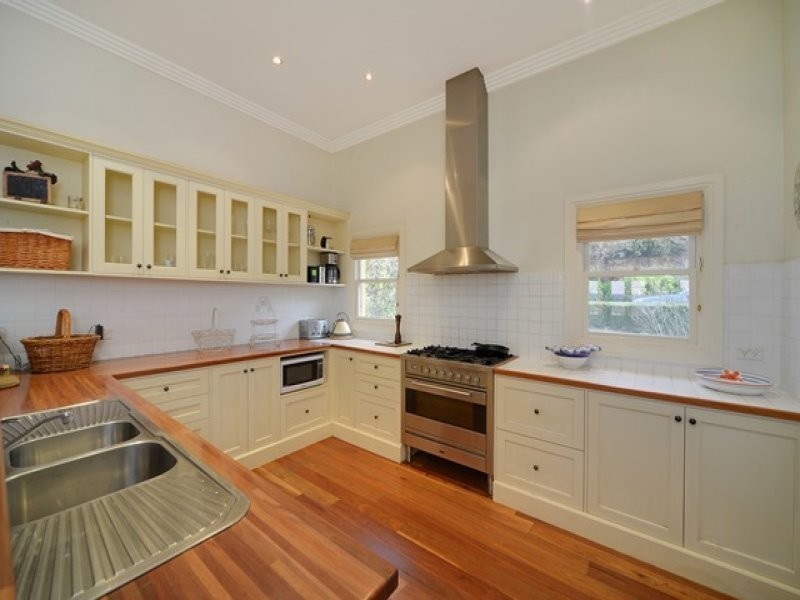 3 Evelyn Avenue, Bundanoon NSW 2578