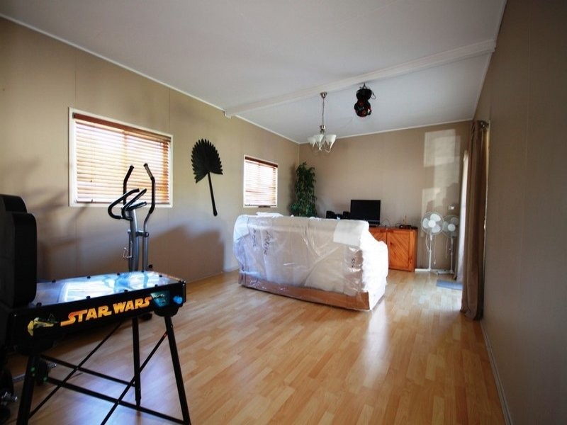 9 Baines Street, Kallangur QLD 4503