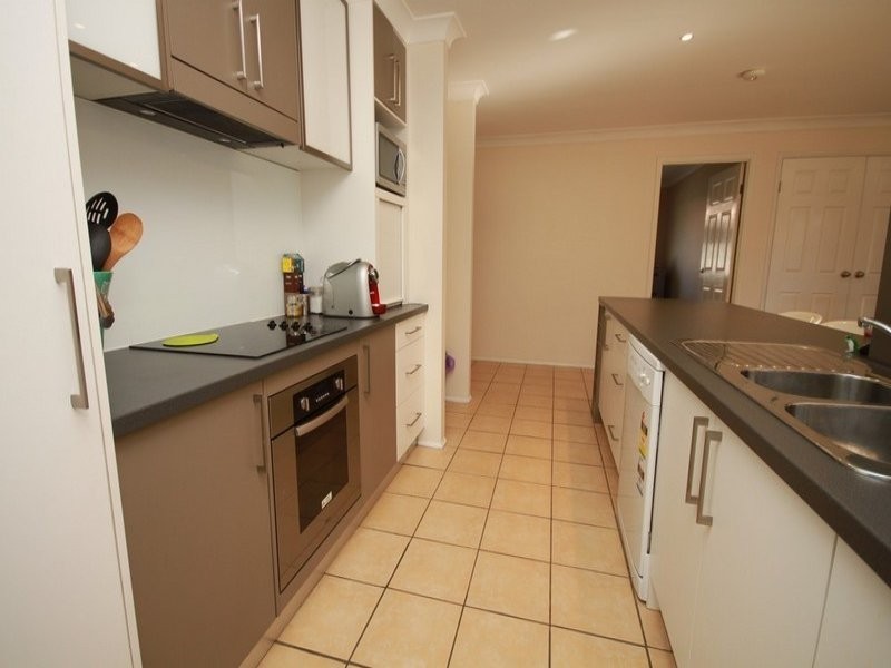 4 Roseann Street, Kallangur QLD 4503