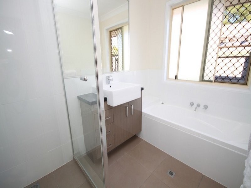 4 Roseann Street, Kallangur QLD 4503