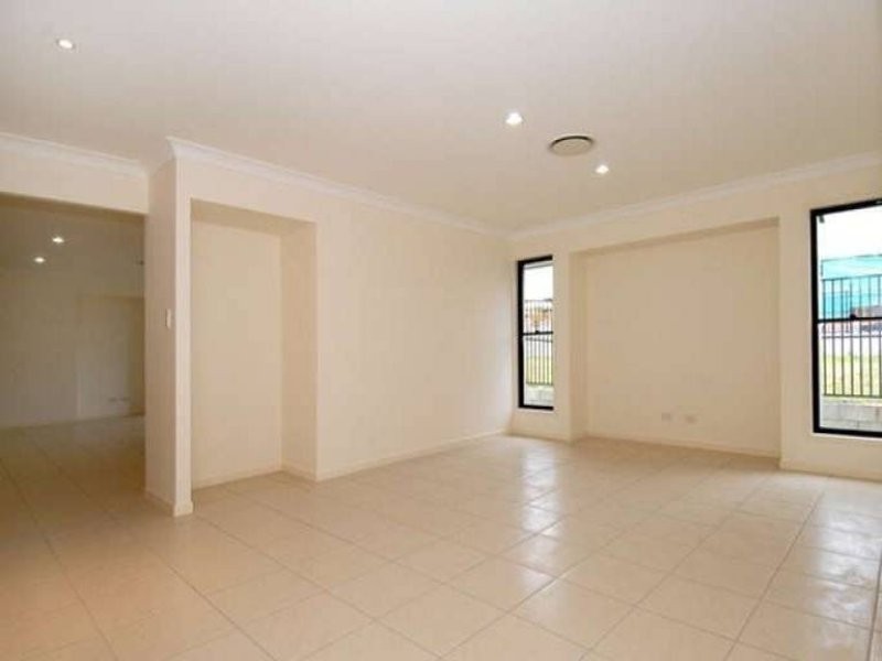 7 Waterway Crescent, Murrumba Downs QLD 4503