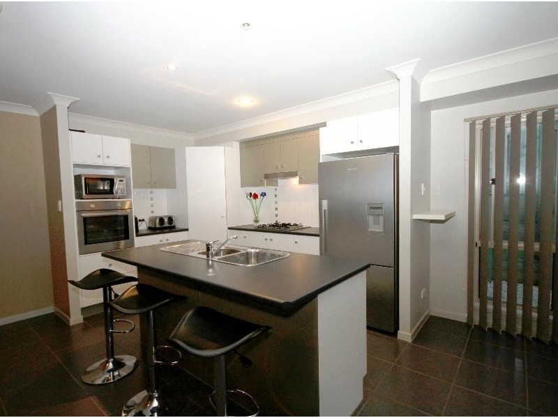 15 Lilly Crescent, Kallangur QLD 4503