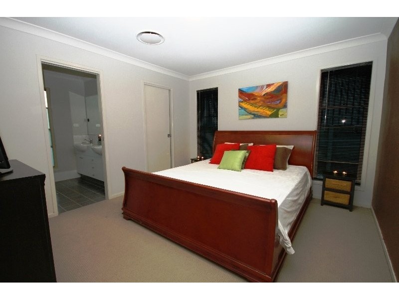 15 Lilly Crescent, Kallangur QLD 4503