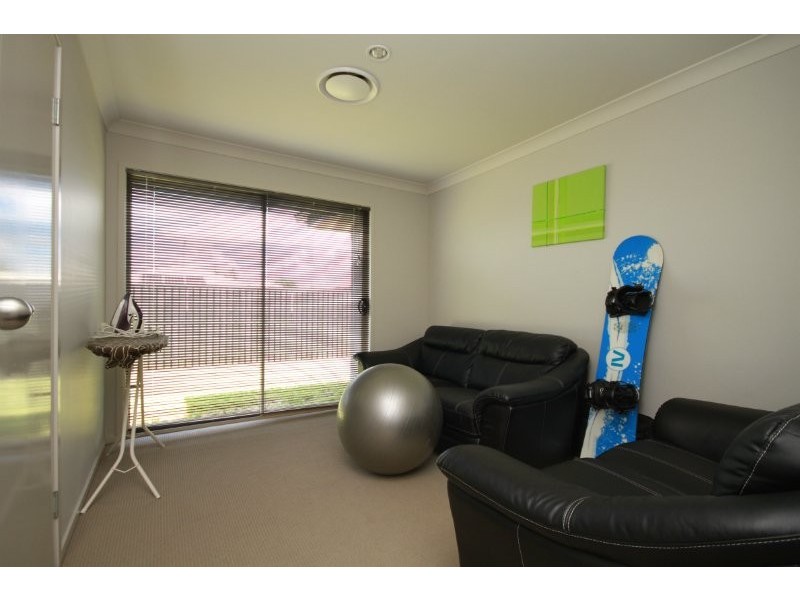 15 Lilly Crescent, Kallangur QLD 4503