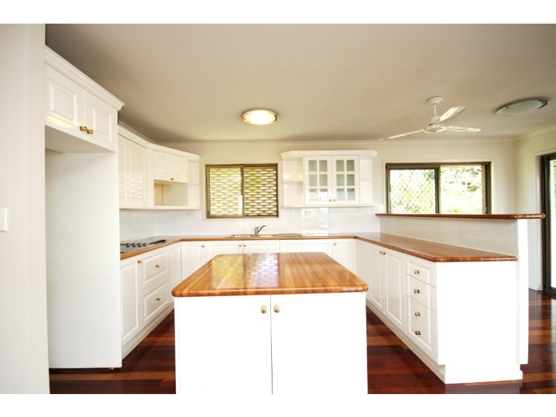 2 Valence Court, Petrie QLD 4502