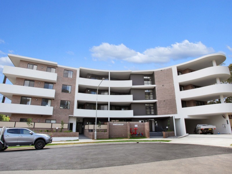 2/8-12 Linden Street, Toongabbie NSW 2146