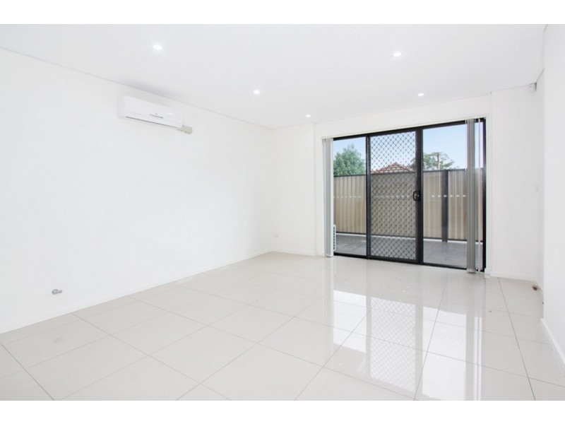 2/8-12 Linden Street, Toongabbie NSW 2146