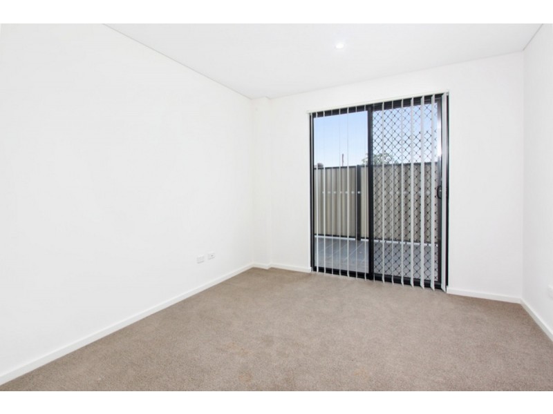 2/8-12 Linden Street, Toongabbie NSW 2146