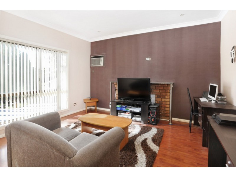10 Second Avenue, Toongabbie NSW 2146