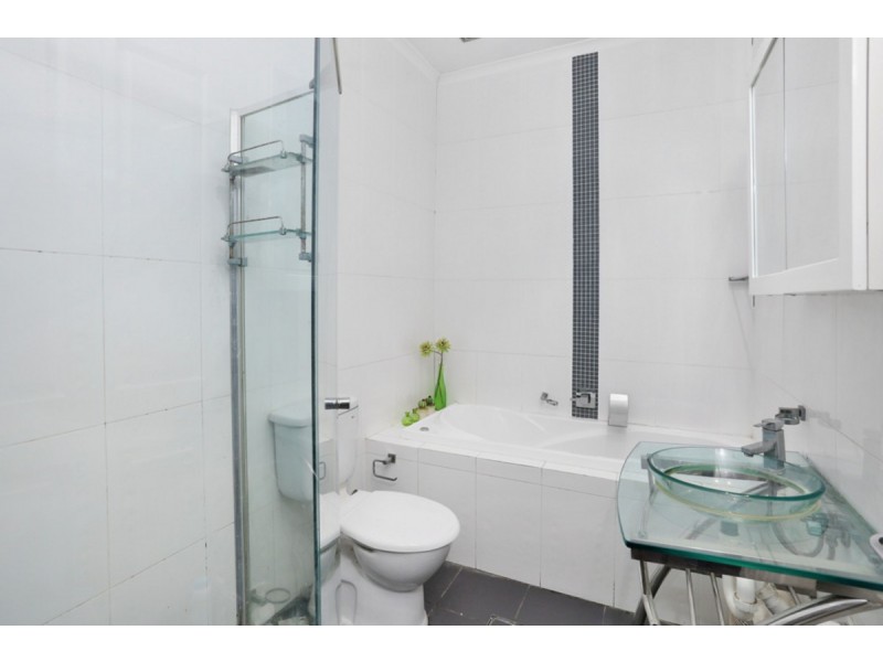 10 Second Avenue, Toongabbie NSW 2146