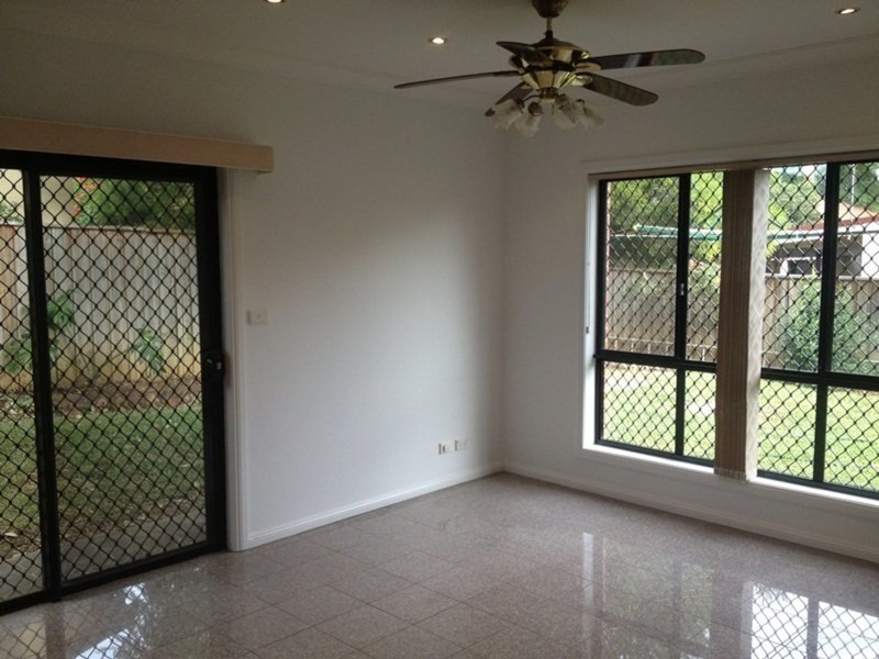 8 Amos Street, Westmead NSW 2145