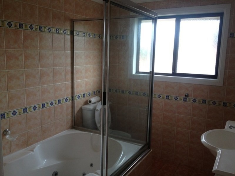 8 Amos Street, Westmead NSW 2145