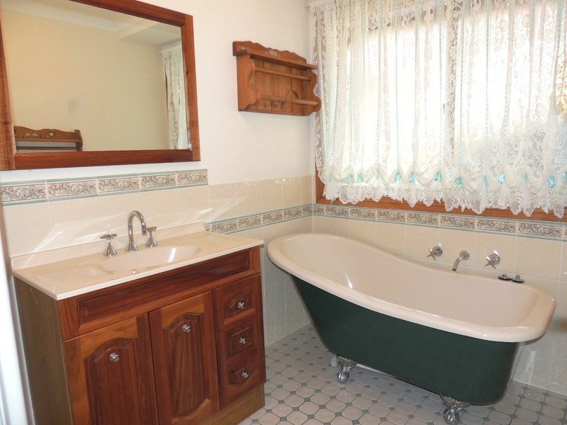 27 Ridgetop Drive, Glenmore Park NSW 2745