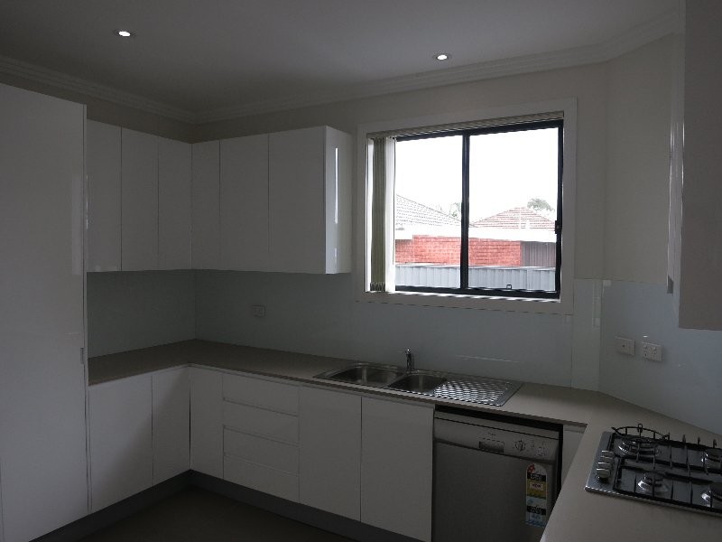 2/23 Hampden Road, South Wentworthville NSW 2145