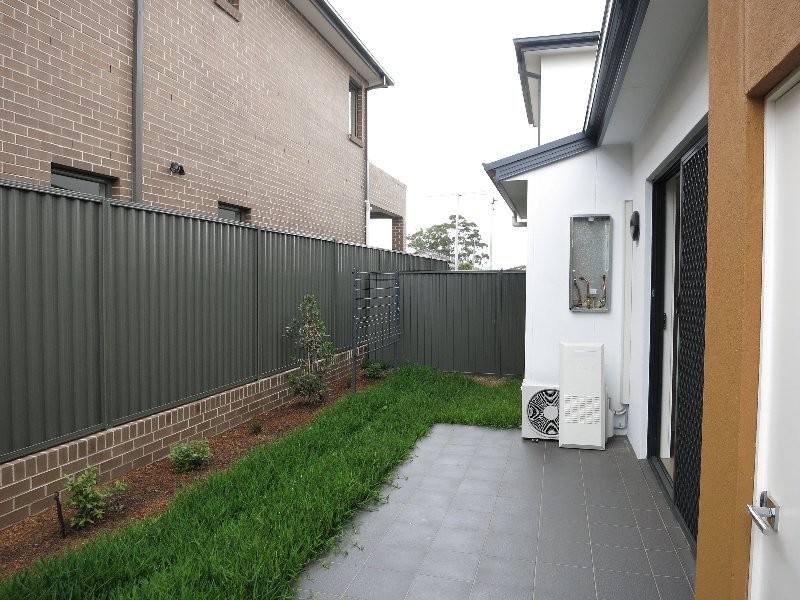 2/23 Hampden Road, South Wentworthville NSW 2145