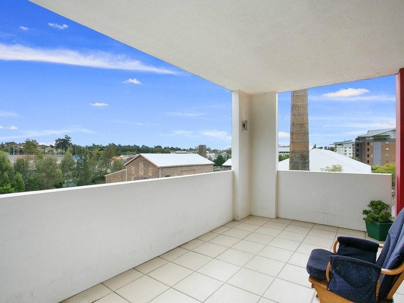 40/28 Brickworks Drive, Holroyd NSW 2142