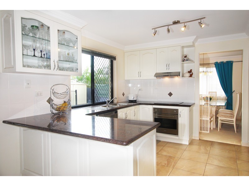 16 Morialta Place, Parkinson QLD 4115