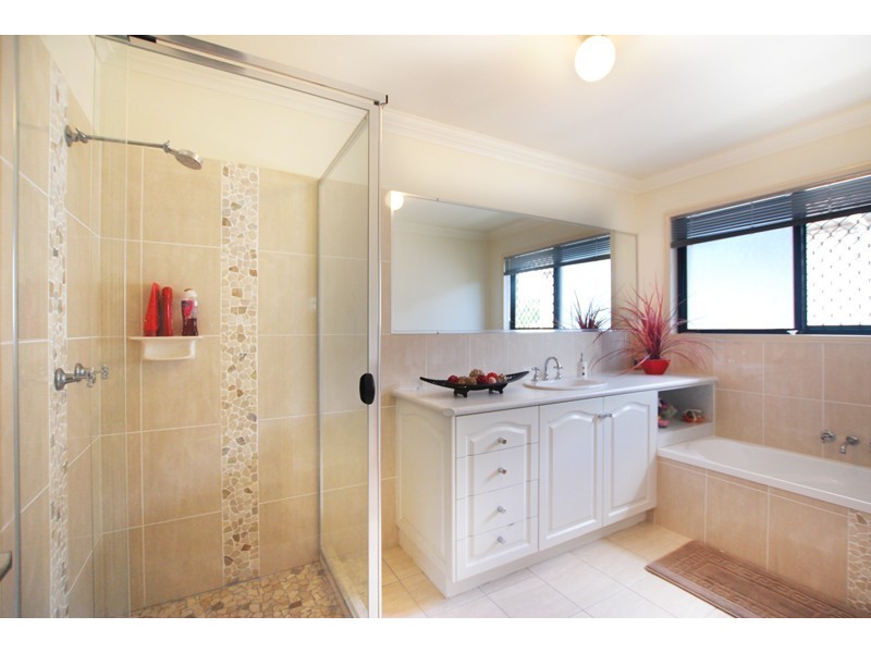 16 Morialta Place, Parkinson QLD 4115