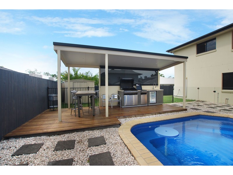16 Morialta Place, Parkinson QLD 4115
