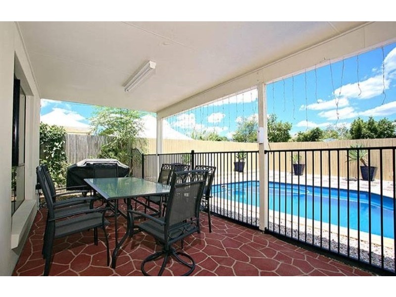 16 Morialta Place, Parkinson QLD 4115