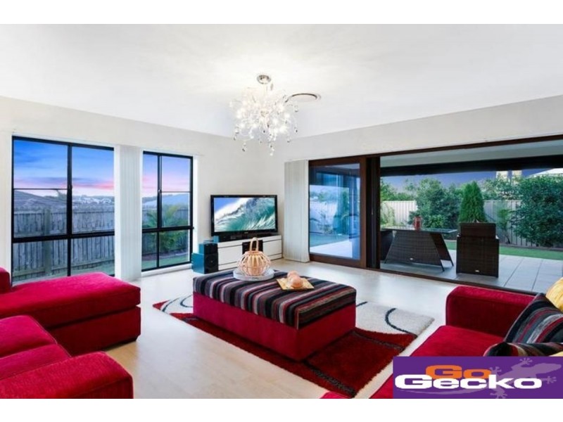 31 Roland Street, Parkinson QLD 4115