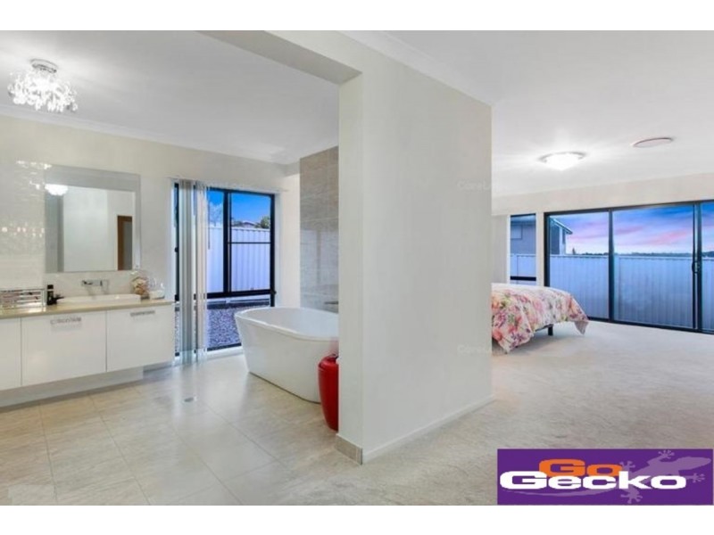31 Roland Street, Parkinson QLD 4115