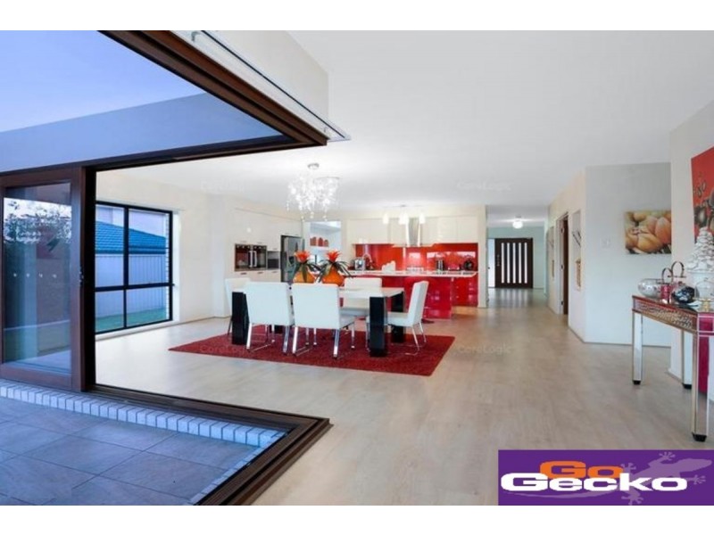 31 Roland Street, Parkinson QLD 4115