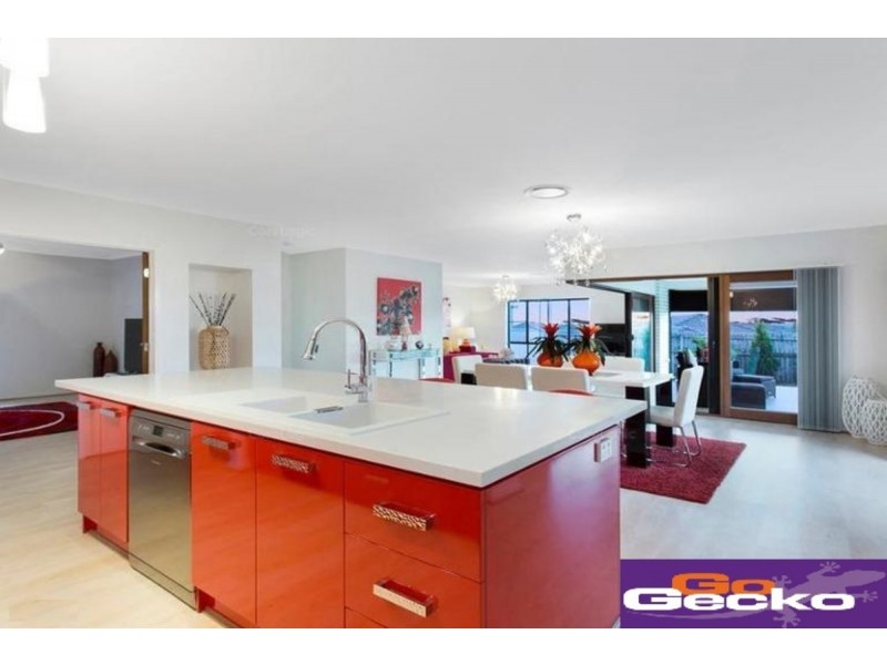 31 Roland Street, Parkinson QLD 4115