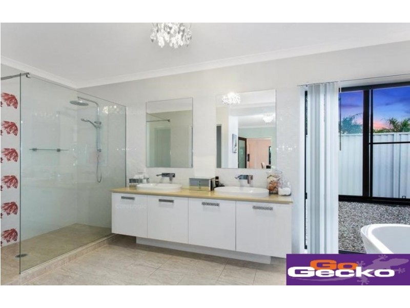 31 Roland Street, Parkinson QLD 4115