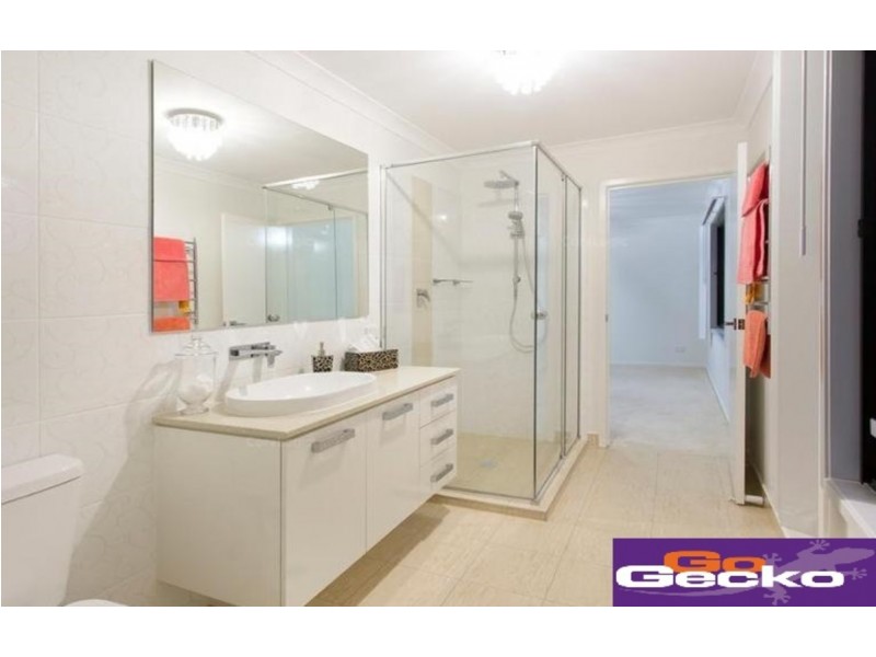 31 Roland Street, Parkinson QLD 4115
