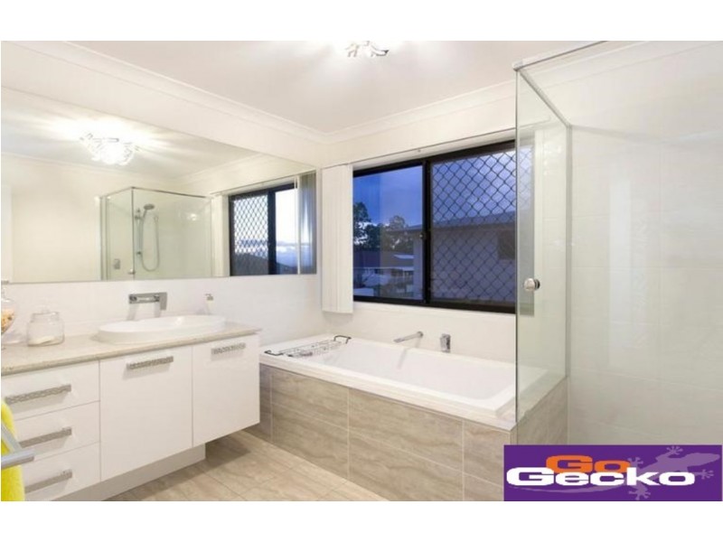 31 Roland Street, Parkinson QLD 4115