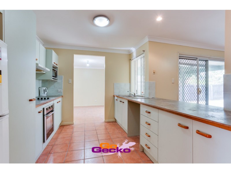 33 St James Street, Forest Lake QLD 4078