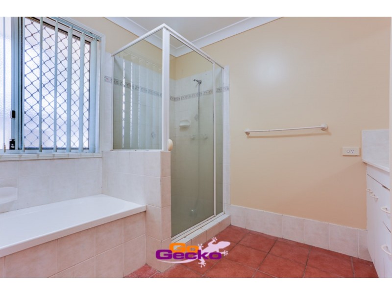 33 St James Street, Forest Lake QLD 4078