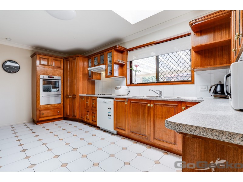 63 Oakleaf Street, Eight Mile Plains QLD 4113