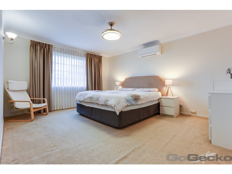 63 Oakleaf Street, Eight Mile Plains QLD 4113