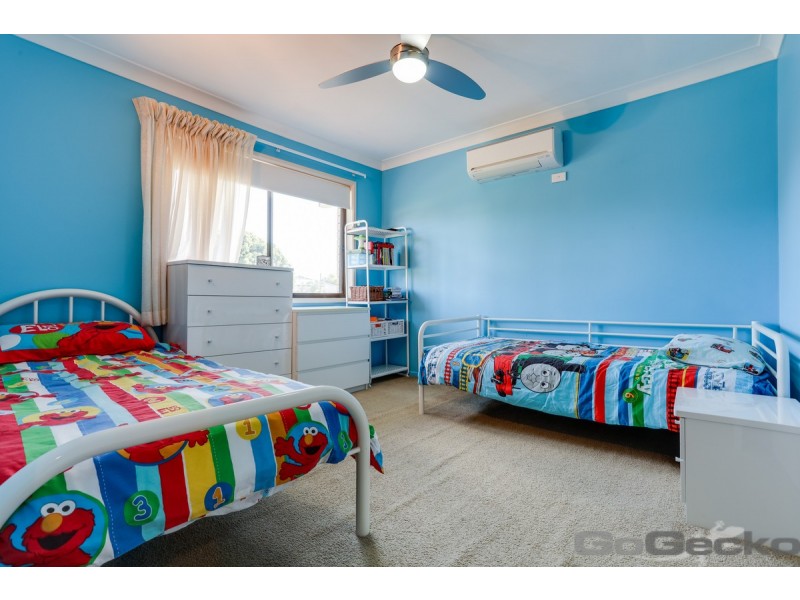 63 Oakleaf Street, Eight Mile Plains QLD 4113