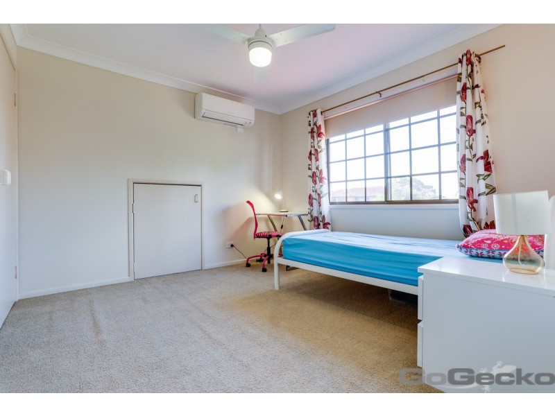 63 Oakleaf Street, Eight Mile Plains QLD 4113