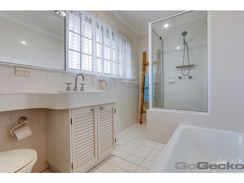 63 Oakleaf Street, Eight Mile Plains QLD 4113