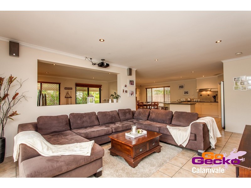 11 Warranilla Street, Parkinson QLD 4115